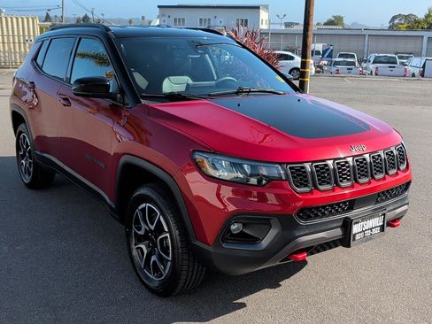 Used 2025 Jeep Compass Trailhawk AWD/4WD image 17