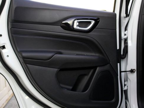 New 2026 Jeep Compass Latitude image 19