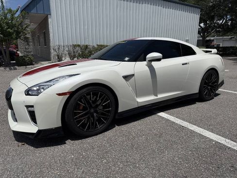 Used 2020 Nissan GT-R Premium AWD/4WD image 1