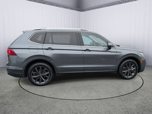 Used 2023 Volkswagen Tiguan SE image 2