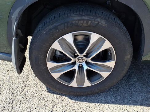 Used 2023 Toyota Highlander XLE image 7