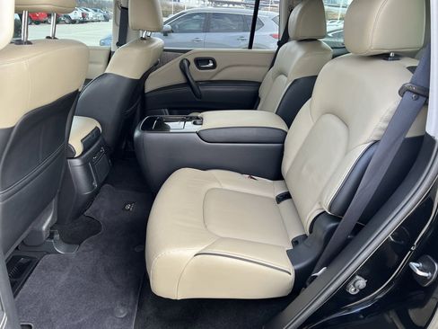 Used 2023 INFINITI QX80 Premium Select w/ All-Season Package image 26