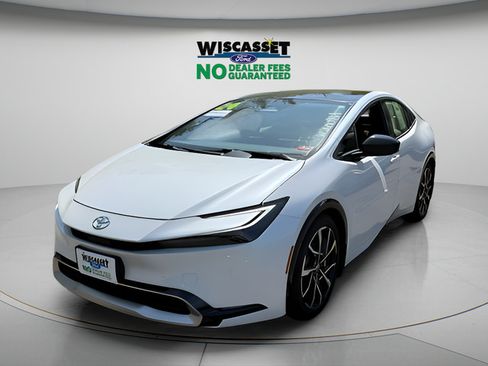 Used 2024 Toyota Prius Prime Premium w/ Advanced Technology Package FWD image 17