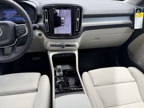 New 2026 Volvo XC40 B5 Plus w/ Climate Package AWD/4WD image 15