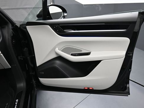 Certified 2025 Porsche Macan 4S Electric image 27