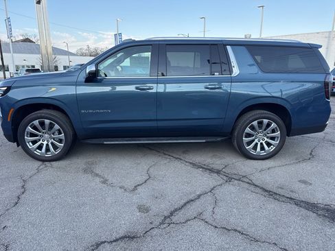 Used 2025 Chevrolet Suburban Premier w/ Sun And Tow Package image 4