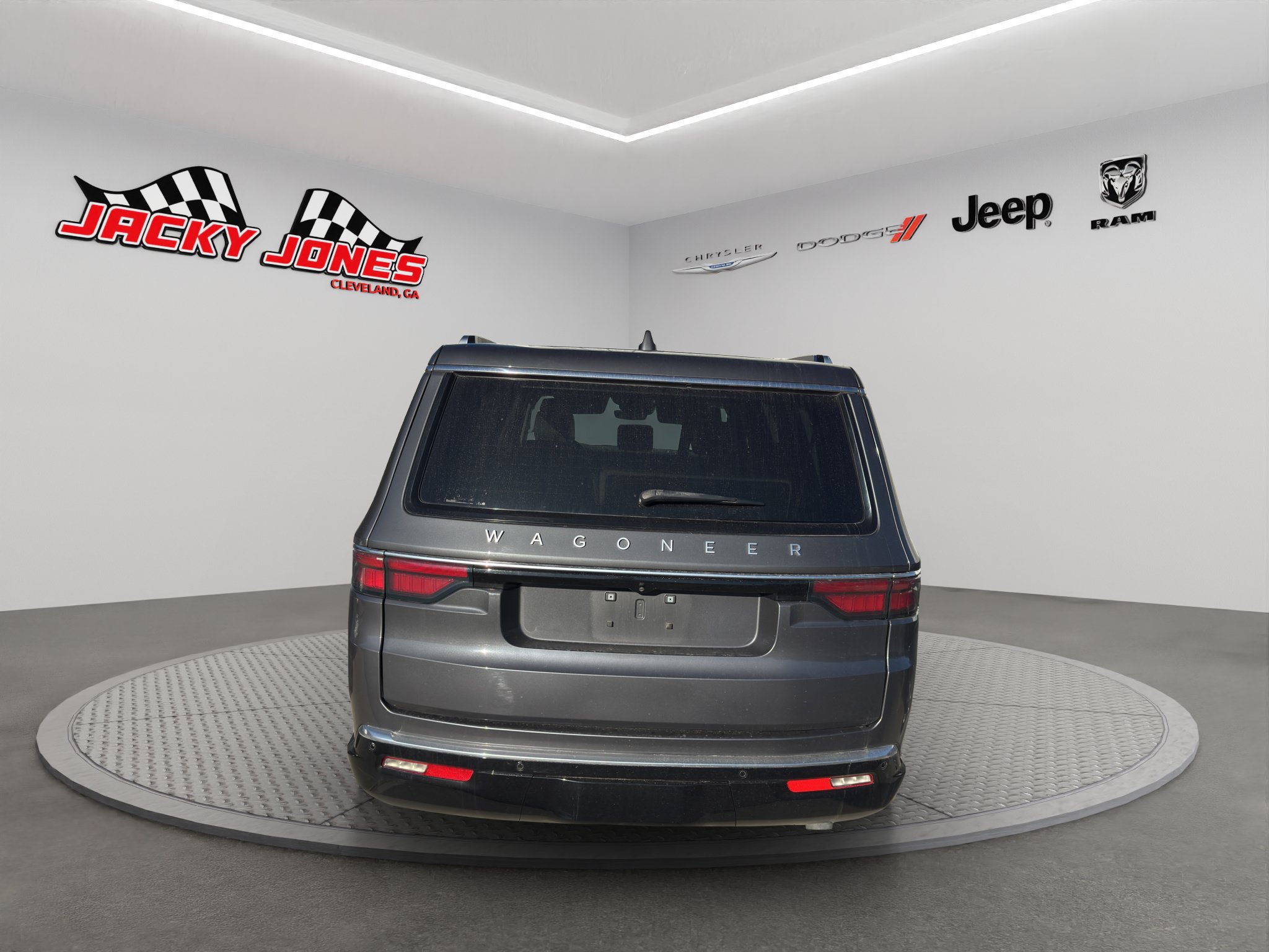 Used 2023 Jeep Wagoneer L 2WD image 6