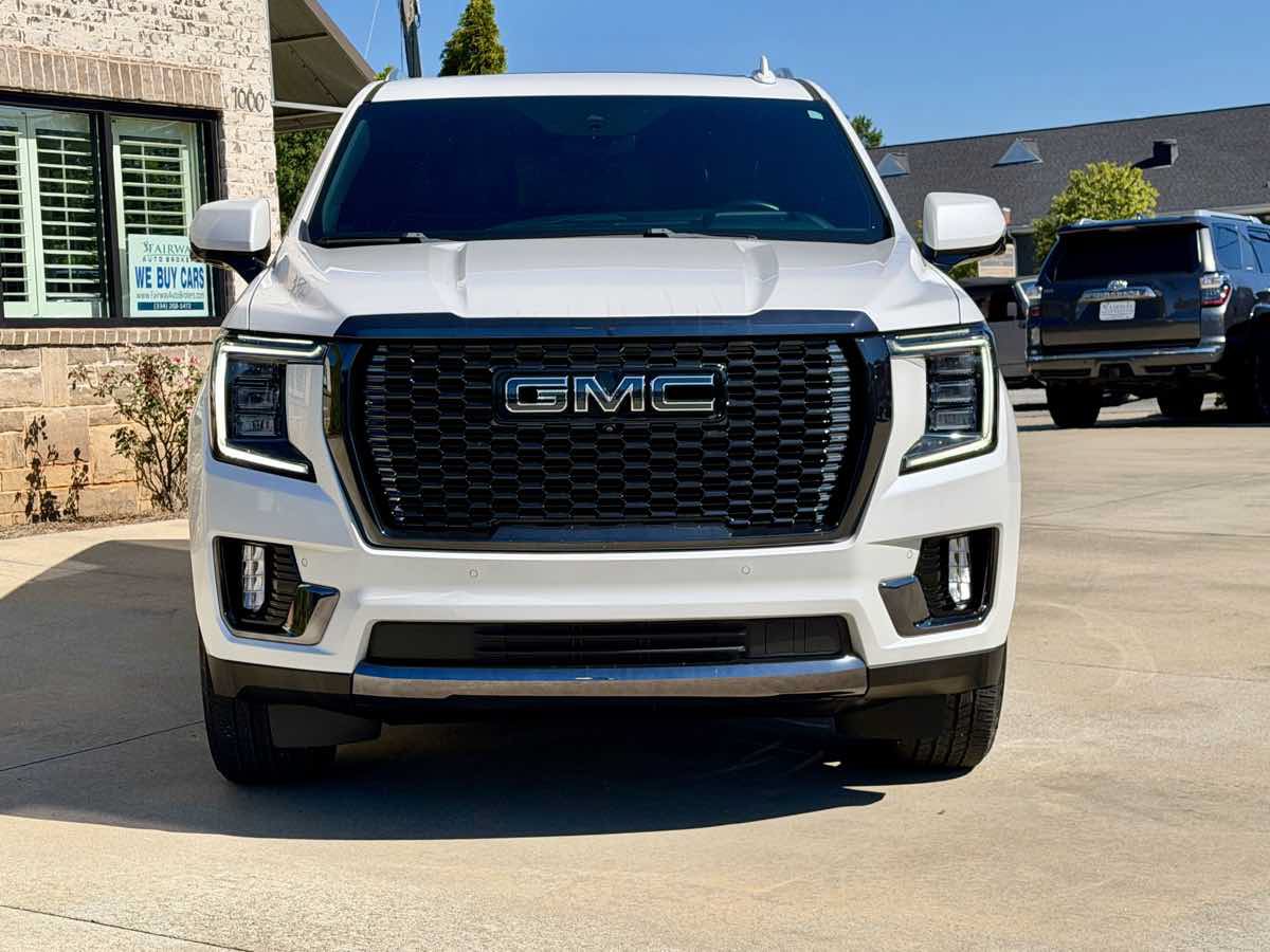 Used 2023 GMC Yukon Denali Ultimate AWD/4WD image 3