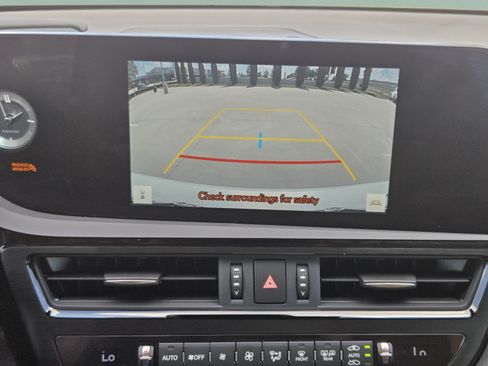 Used 2025 Lexus ES 350 w/ Premium Package FWD image 12