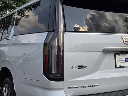 Certified 2026 Cadillac Escalade ESV Luxury w/ Touring Package AWD/4WD image 9