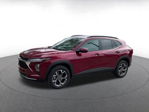 Used 2025 Chevrolet Trax LT image 7