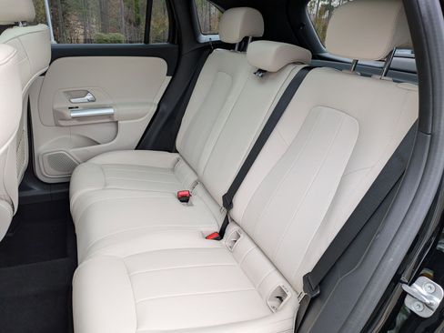 Certified 2025 Mercedes-Benz GLA 250 image 32