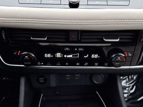 Used 2024 Nissan Rogue SL w/ SL Premium Package image 16