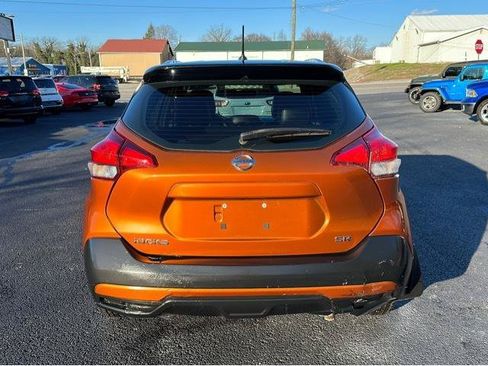 Used 2019 Nissan Kicks SR w/ SR Premium Package FWD image 4