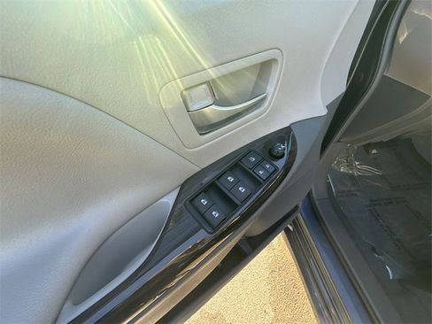 Used 2019 Toyota Sienna XLE image 13