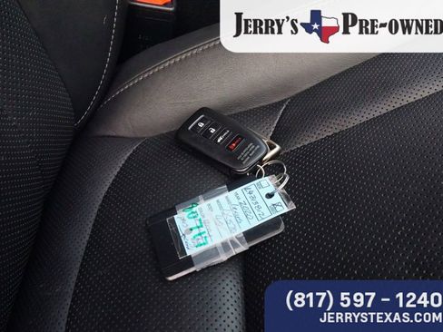 Used 2020 Lexus LX 570 4WD w/ 3rd Row & Luxury Pkg image 30