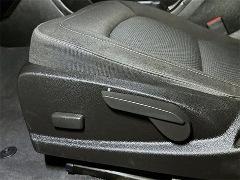 Used 2022 Chevrolet Colorado LT image 14