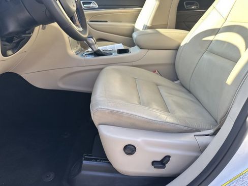 Used 2019 Jeep Grand Cherokee Limited image 10