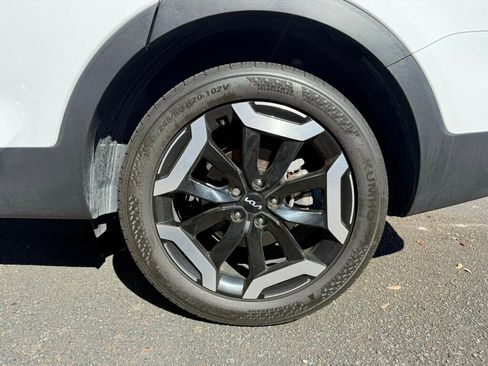 Used 2024 Kia Telluride S image 10