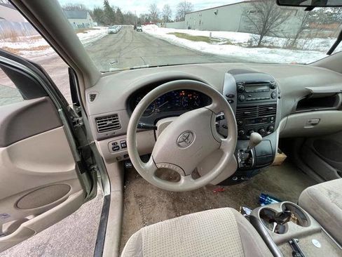 Used 2009 Toyota Sienna CE image 29