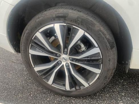Used 2023 Volvo XC60 B5 Plus w/ Climate Package FWD image 9