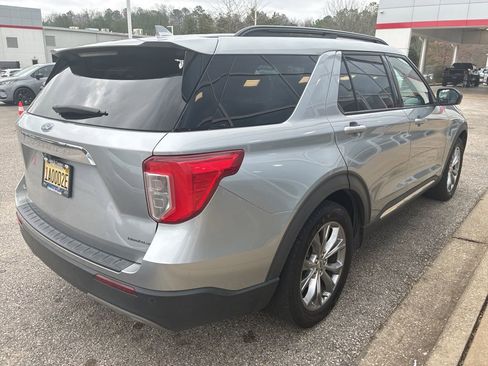 Used 2020 Ford Explorer XLT w/ Equipment Group 202A image 3