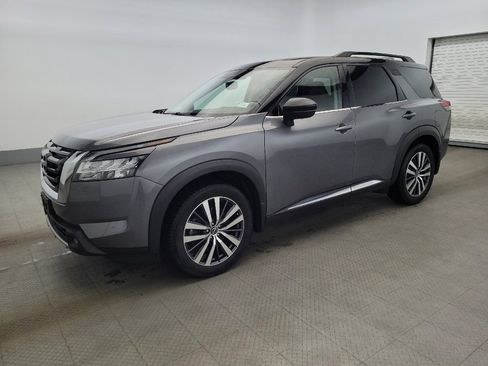 Used 2022 Nissan Pathfinder Platinum w/ Cargo Package AWD/4WD image 2