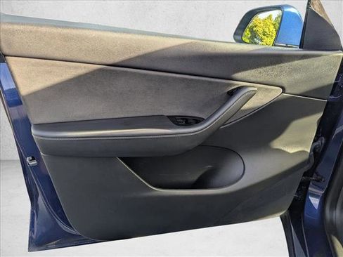 Used 2021 Tesla Model Y Long Range image 12