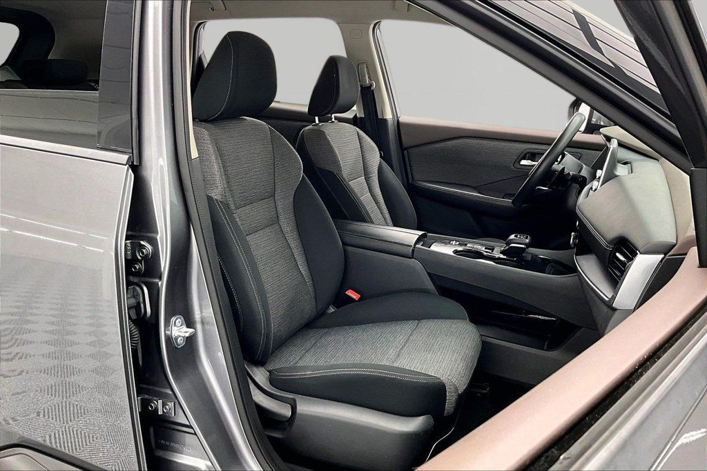 Used 2021 Nissan Rogue SV FWD image 7
