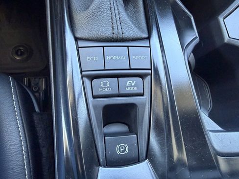 Used 2025 Toyota Camry SE image 25