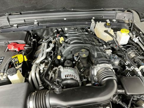 Used 2023 Jeep Gladiator Willys AWD/4WD image 31