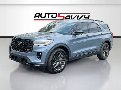 Used 2025 Ford Explorer ST AWD/4WD image 3