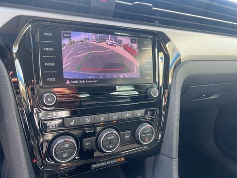 Used 2022 Volkswagen Passat 2.0T SE image 18