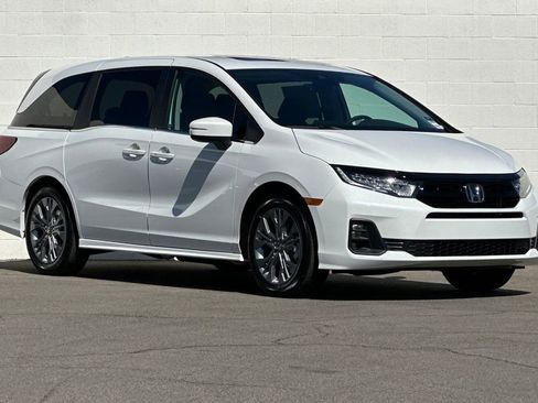 New 2026 Honda Odyssey Touring image 2