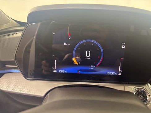 Used 2025 Chevrolet Trax LT w/ Driver Confidence Package FWD image 3
