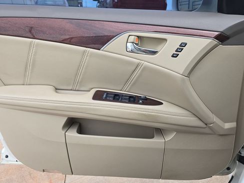 Used 2010 Toyota Avalon Limited FWD image 22
