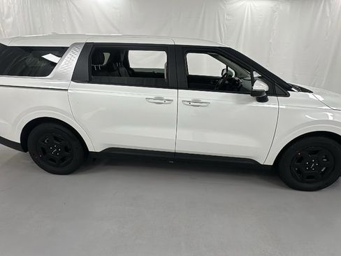 New 2026 Kia Carnival LXS image 2