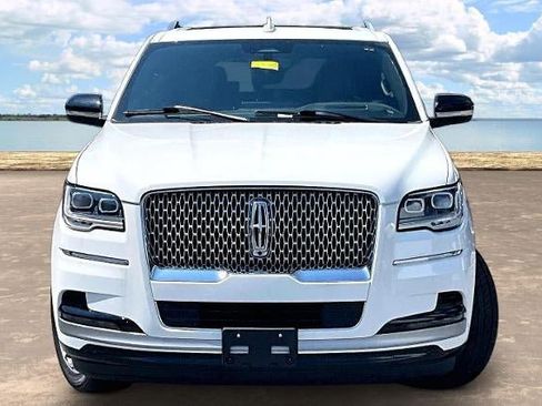 Used 2022 Lincoln Navigator Reserve AWD/4WD image 2