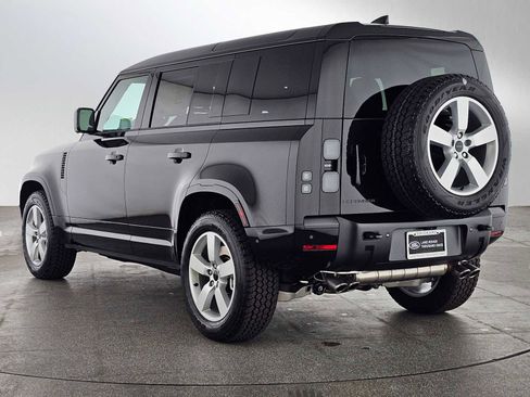 New 2026 Land Rover Defender 110 X-Dynamic SE image 3