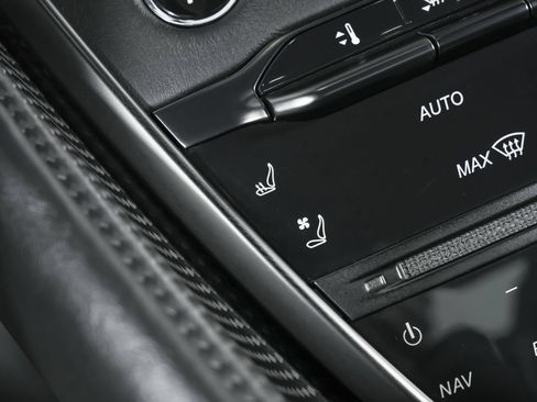 Used 2019 Aston Martin DB11 Coupe RWD image 76