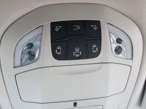 Used 2024 Chrysler Pacifica Touring-L image 47