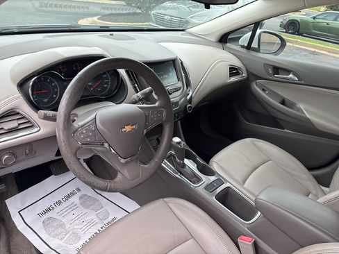 Used 2017 Chevrolet Cruze Premier FWD image 10