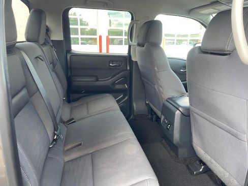 Used 2022 Nissan Frontier SV AWD/4WD image 13