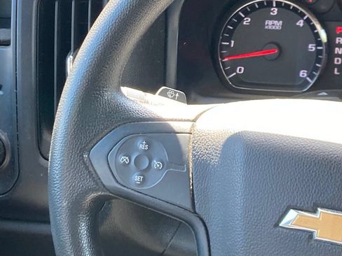 Used 2019 Chevrolet Silverado 1500 Custom w/ Custom Convenience Package AWD/4WD image 13
