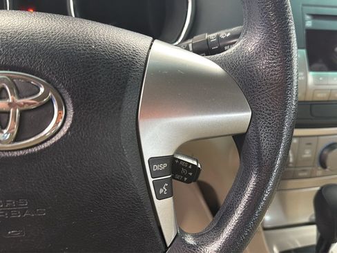 Used 2012 Toyota Highlander FWD w/ Tech Pkg image 22