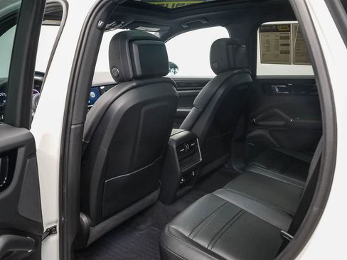 Certified 2022 Porsche Cayenne AWD/4WD image 19