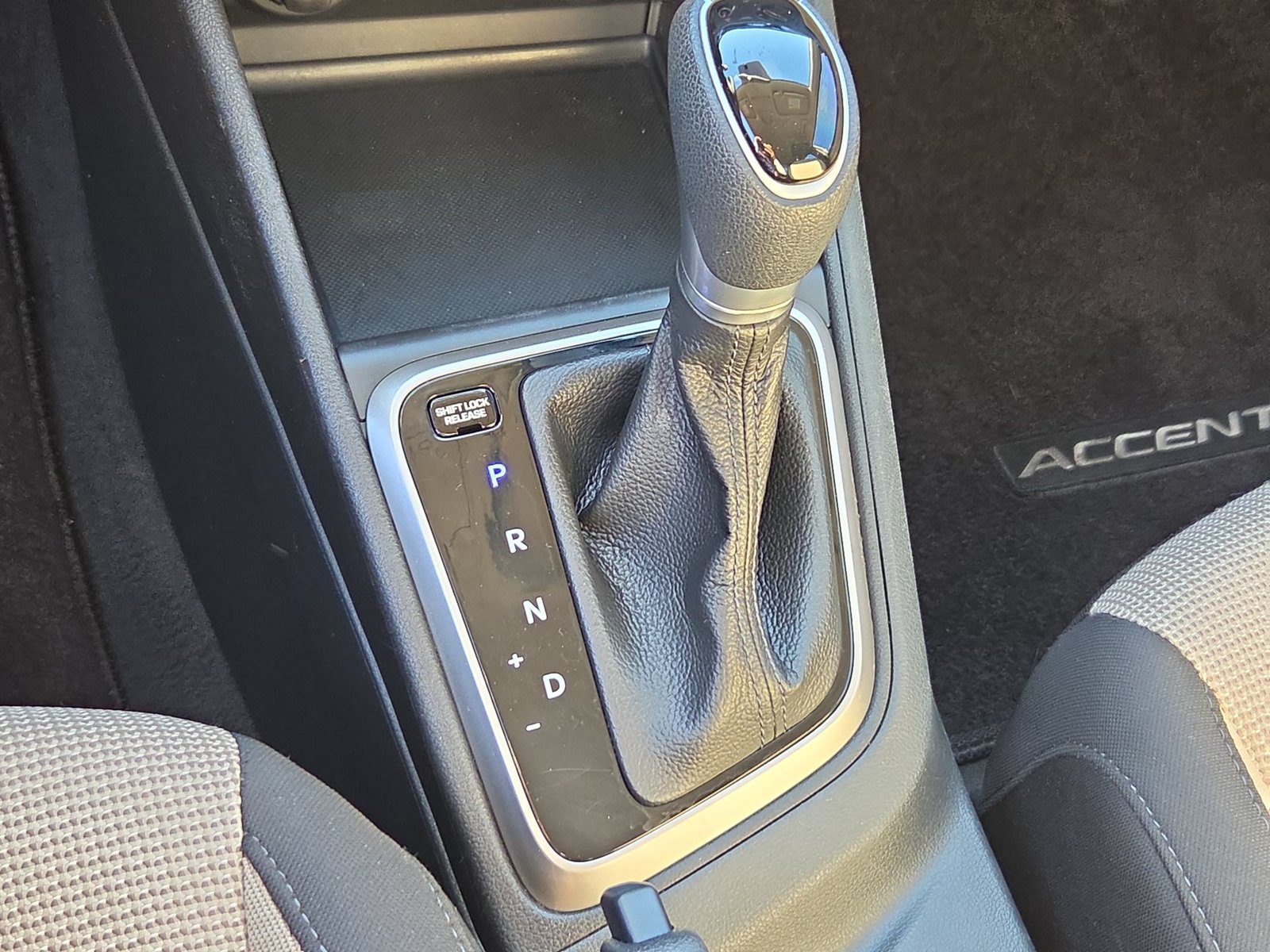 Used 2020 Hyundai Accent SE w/ Cargo Package FWD image 15