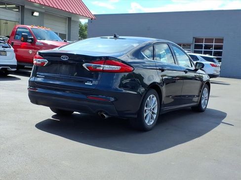 Used 2020 Ford Fusion SE image 5