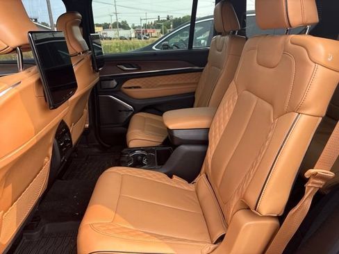 Used 2023 Jeep Grand Cherokee L Summit w/ Advanced Protech Group IV AWD/4WD image 12