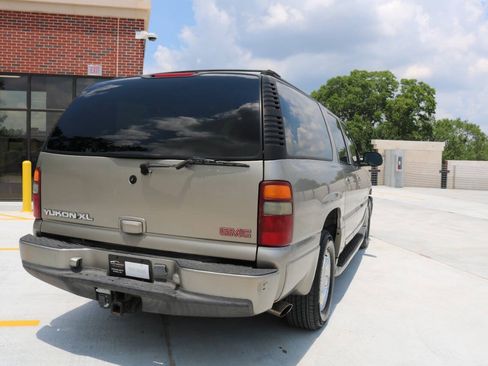 Used 2001 GMC Yukon XL Denali AWD/4WD image 42